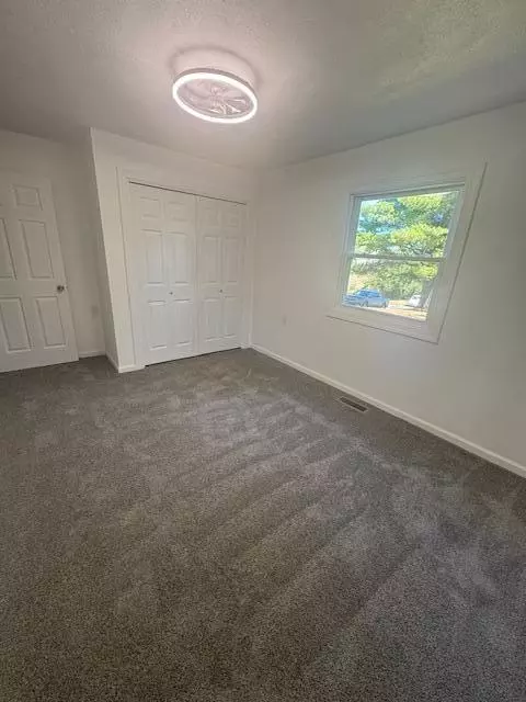 Bedroom - 4989 Willowdale Rd, Springfield, OH 45502 photo 7 of 7