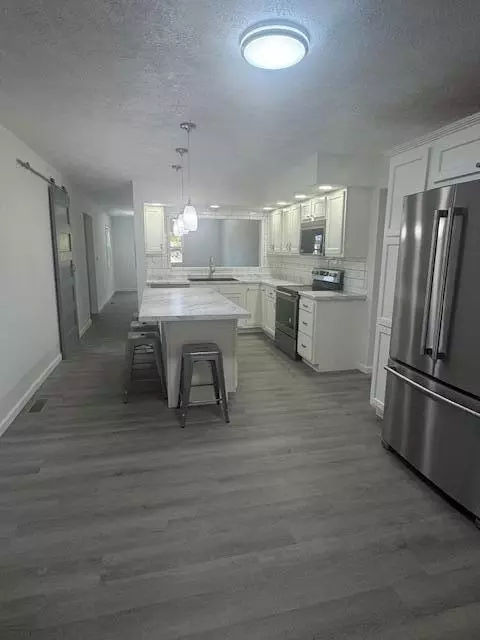 Kitchen - 4989 Willowdale Rd, Springfield, OH 45502 photo 5 of 11