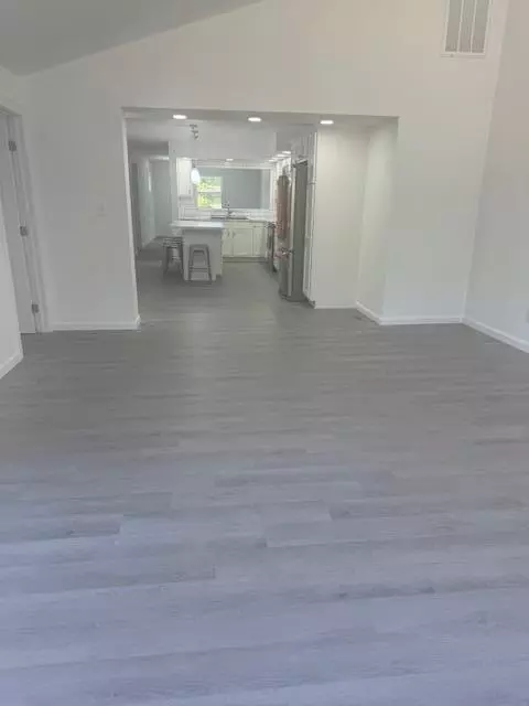 Living - 4989 Willowdale Rd, Springfield, OH 45502 photo 5 of 7