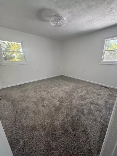 Bedroom - 4989 Willowdale Rd, Springfield, OH 45502 photo 1 of 7