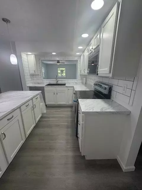 Kitchen - 4989 Willowdale Rd, Springfield, OH 45502 photo 3 of 11