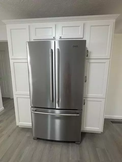 Kitchen - 4989 Willowdale Rd, Springfield, OH 45502 photo 6 of 11