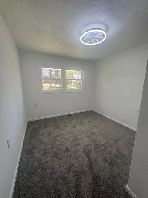 Bedroom - 4989 Willowdale Rd, Springfield, OH 45502 photo 4 of 7