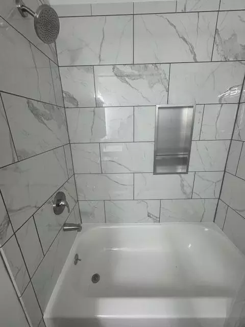Bath - 4989 Willowdale Rd, Springfield, OH 45502 photo 7 of 8