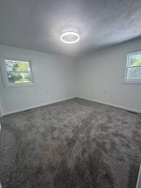 Bedroom - 4989 Willowdale Rd, Springfield, OH 45502 photo 2 of 7