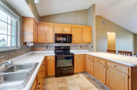 1881 Pinehurst Dr, Springfield, OH 45502 photo 9