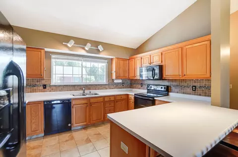 1881 Pinehurst Dr, Springfield, OH 45502 photo 8