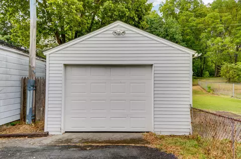 Exterior - 1802 N Sweetbriar Ln, Springfield, OH 45505 photo 7 of 8