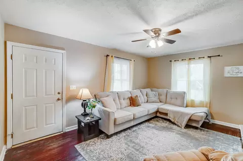 Entry Way - 1802 N Sweetbriar Ln, Springfield, OH 45505 photo 1 of 4