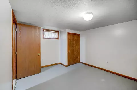 Bedroom - 1802 N Sweetbriar Ln, Springfield, OH 45505 photo 6 of 8