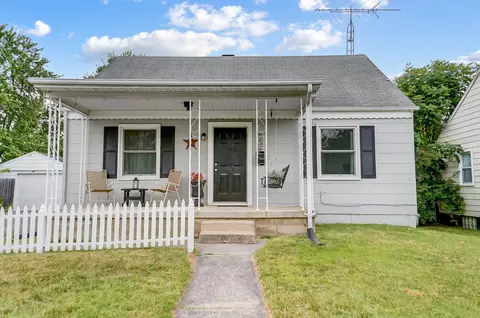 1802 N Sweetbriar Ln, Springfield, OH 45505