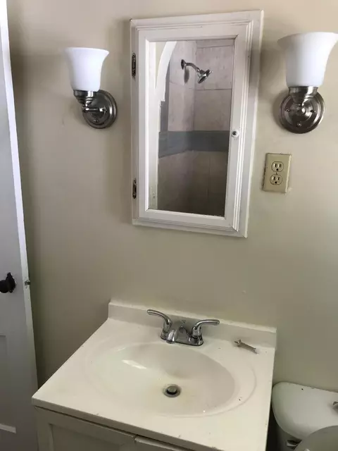 Bath - 332 Warren Dr, Springfield, OH 45503 photo 1 of 2