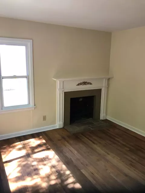 Living - 332 Warren Dr, Springfield, OH 45503 photo 1 of 2