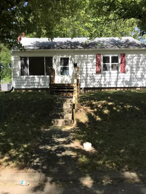 332 Warren Dr, Springfield, OH 45503