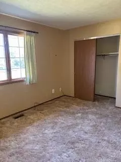 Bedroom - 710 Grandview Dr, Springfield, OH 45503 photo 4 of 5