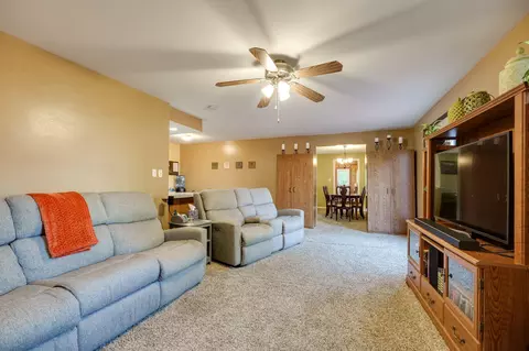 Living - 3847 Rocky Point Rd, Springfield, OH 45502 photo 5 of 10