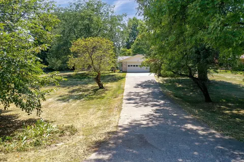 Exterior - 3847 Rocky Point Rd, Springfield, OH 45502 photo 2 of 24