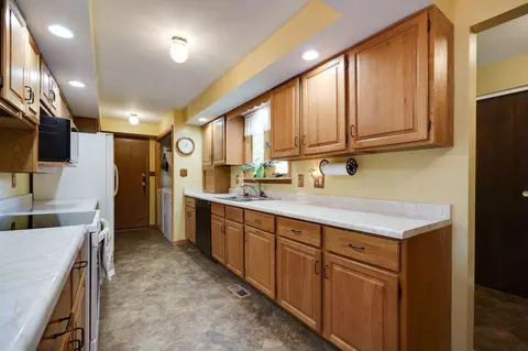 Entry Way - 3847 Rocky Point Rd, Springfield, OH 45502 photo 1 of 1