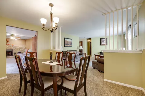Dining - 3847 Rocky Point Rd, Springfield, OH 45502 photo 3 of 3