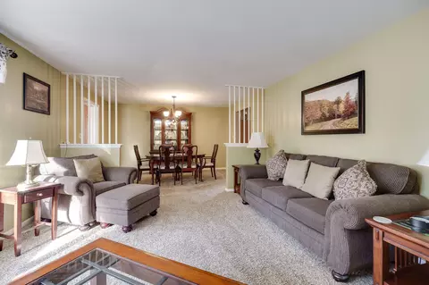 Living - 3847 Rocky Point Rd, Springfield, OH 45502 photo 9 of 10