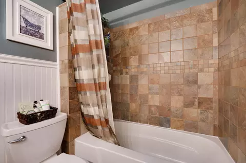 Bath - 3847 Rocky Point Rd, Springfield, OH 45502 photo 2 of 3
