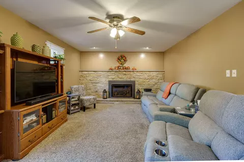 Living - 3847 Rocky Point Rd, Springfield, OH 45502 photo 1 of 10