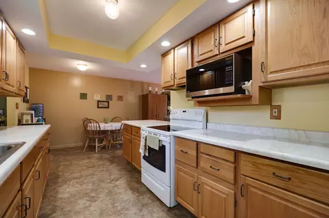 Kitchen - 3847 Rocky Point Rd, Springfield, OH 45502 photo 4 of 4
