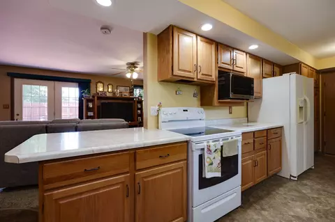 Kitchen - 3847 Rocky Point Rd, Springfield, OH 45502 photo 2 of 4