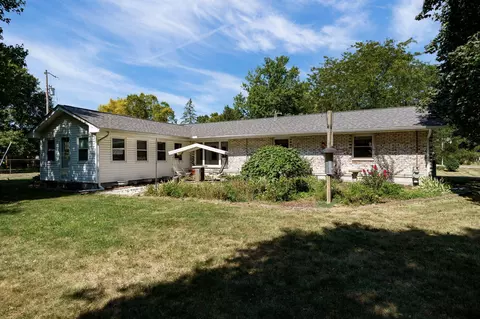 Exterior - 3847 Rocky Point Rd, Springfield, OH 45502 photo 4 of 24