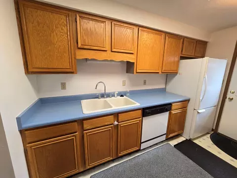 Kitchen - 4615 Reno Ln, Springfield, OH 45503 photo 2 of 3