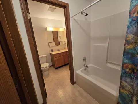 Bath - 4615 Reno Ln, Springfield, OH 45503 photo 2 of 5