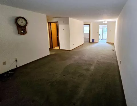 Living - 4615 Reno Ln, Springfield, OH 45503 photo 2 of 4