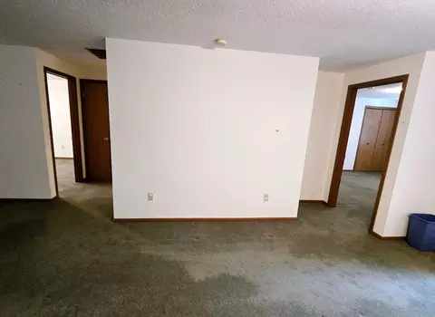 Living - 4615 Reno Ln, Springfield, OH 45503 photo 3 of 4