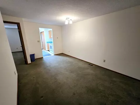 Living - 4615 Reno Ln, Springfield, OH 45503 photo 4 of 4