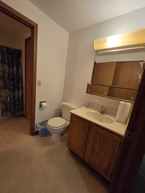 Bath - 4615 Reno Ln, Springfield, OH 45503 photo 1 of 5