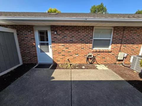 Exterior - 4615 Reno Ln, Springfield, OH 45503 photo 4 of 5