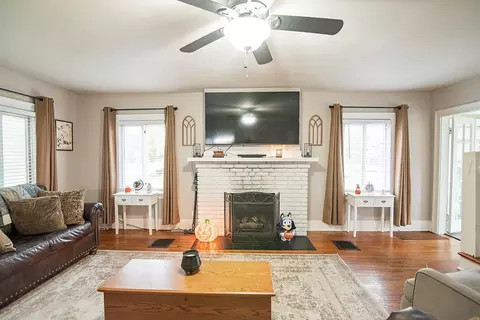 Living - 1336 N Limestone St, Springfield, OH 45503 photo 3 of 4