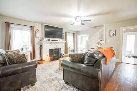 Living - 1336 N Limestone St, Springfield, OH 45503 photo 2 of 4
