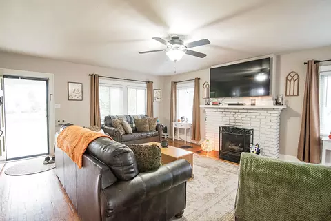 Living - 1336 N Limestone St, Springfield, OH 45503 photo 4 of 4