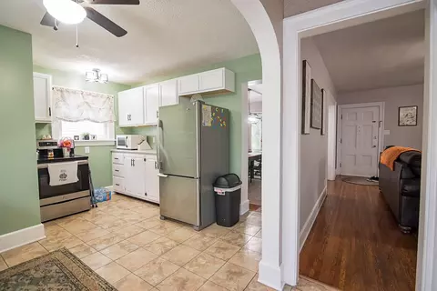 Entry Way - 1336 N Limestone St, Springfield, OH 45503 photo 1 of 6