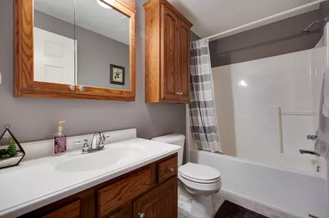 Bath - 4638 Eastridge St, Springfield, OH 45503 photo 1 of 2
