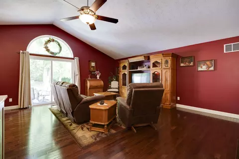 Living - 4638 Eastridge St, Springfield, OH 45503 photo 1 of 1