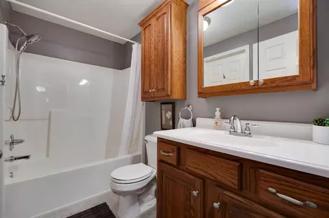 Bath - 4638 Eastridge St, Springfield, OH 45503 photo 2 of 2
