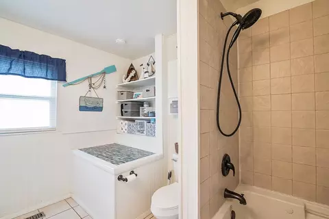 Bath - 3136 Bristol Dr, Springfield, OH 45503 photo 4 of 5