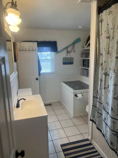 Bath - 3136 Bristol Dr, Springfield, OH 45503 photo 1 of 5