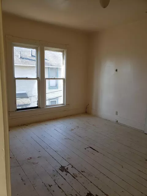 Bedroom - 1417 E High St, Springfield, OH 45505 photo 4 of 5