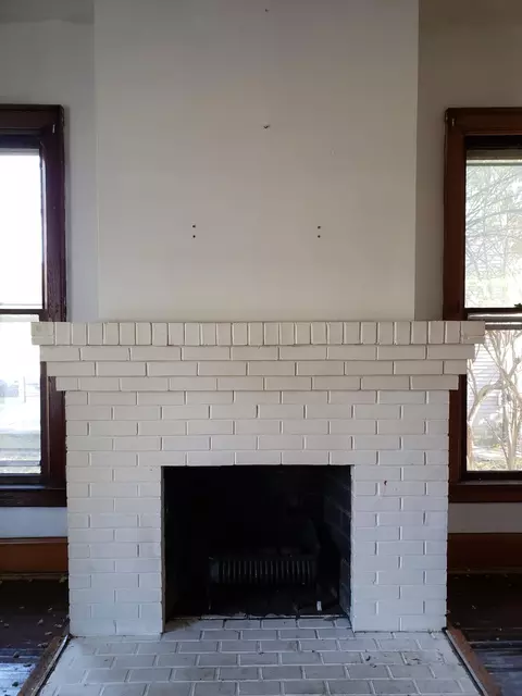 Living - 1417 E High St, Springfield, OH 45505 photo 1 of 3