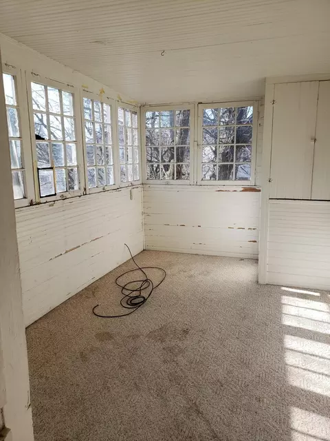 Exterior - 1417 E High St, Springfield, OH 45505 photo 3 of 4
