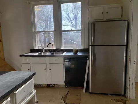 Kitchen - 1417 E High St, Springfield, OH 45505 photo 4 of 4