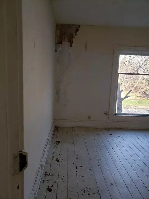Bedroom - 1417 E High St, Springfield, OH 45505 photo 2 of 5